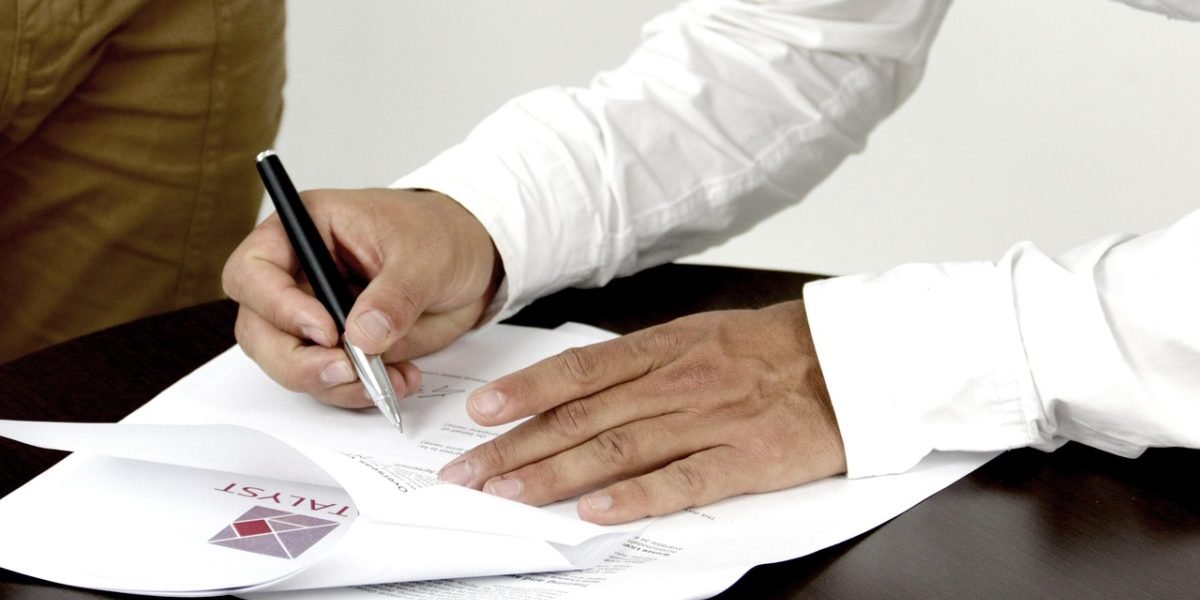 An experienced real estate advisor helps simplify complex property rules and visa requirements in Dubai for foreign buyers.