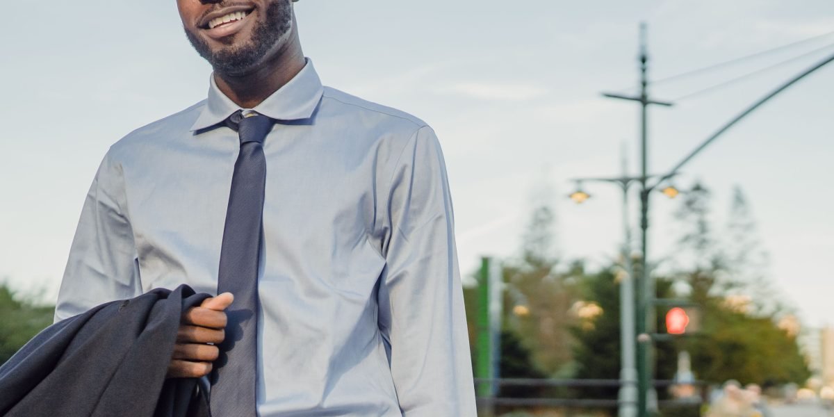 Freelancers in Dubai enjoy a vibrant urban lifestyle with global connectivity and financial benefits.